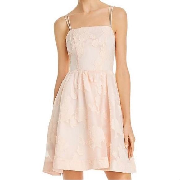 KEEPSAKE THE LABEL Offset Fit & Flare Dress Embroidered Ruffle Pink SZ 8 NWT - Picture 3 of 16